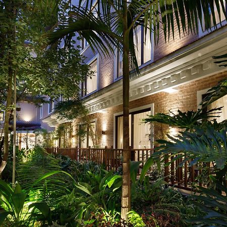 Hotel Thrive, A Tropical Courtyard カトマンズ エクステリア 写真