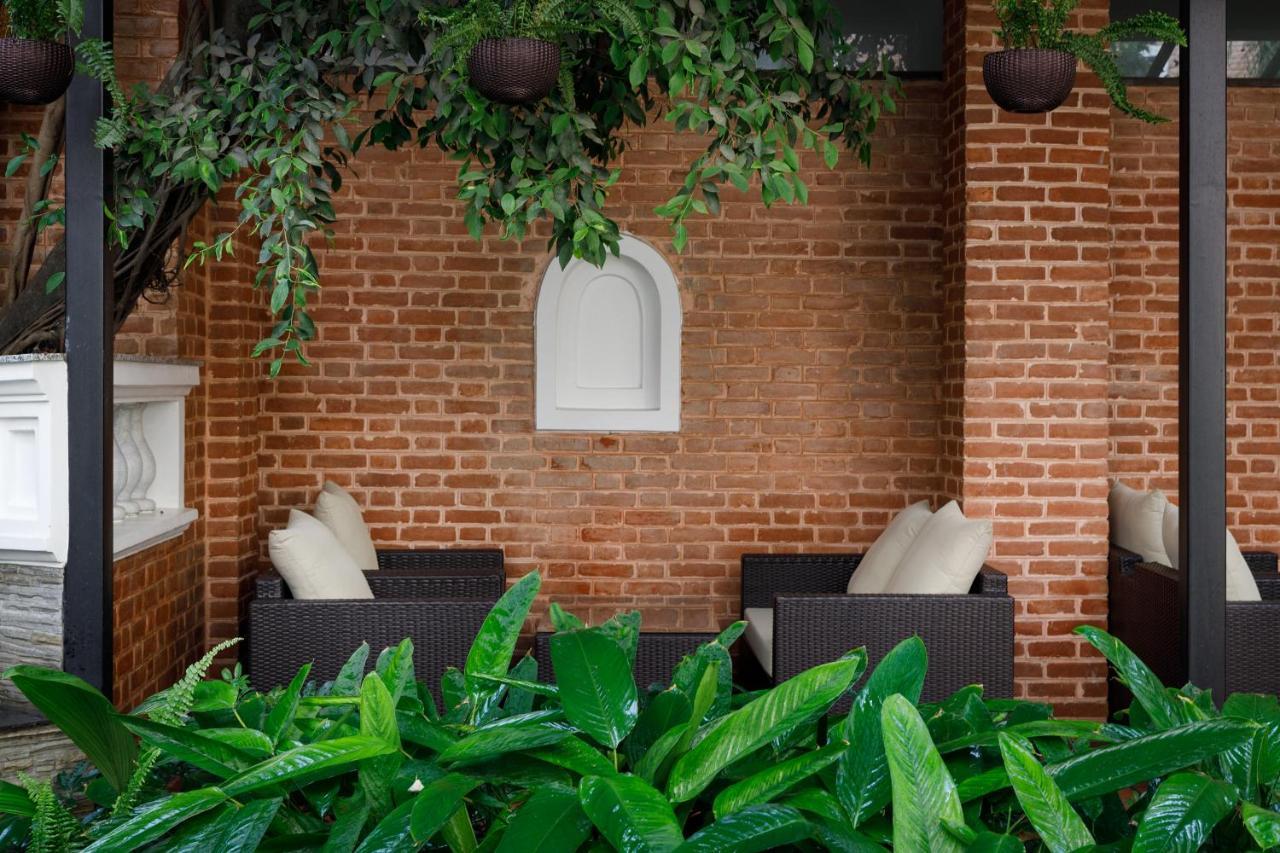 Hotel Thrive, A Tropical Courtyard カトマンズ エクステリア 写真