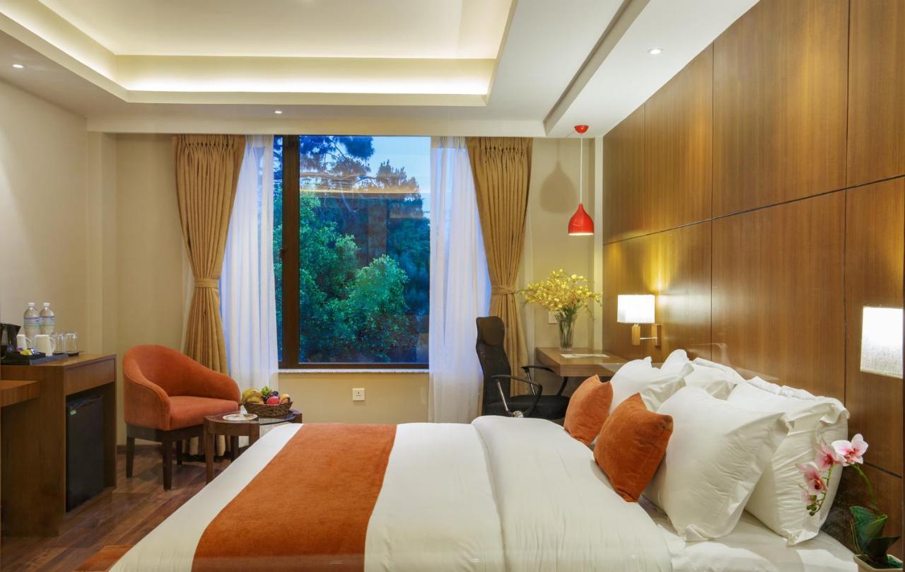 Hotel Thrive, A Tropical Courtyard カトマンズ エクステリア 写真