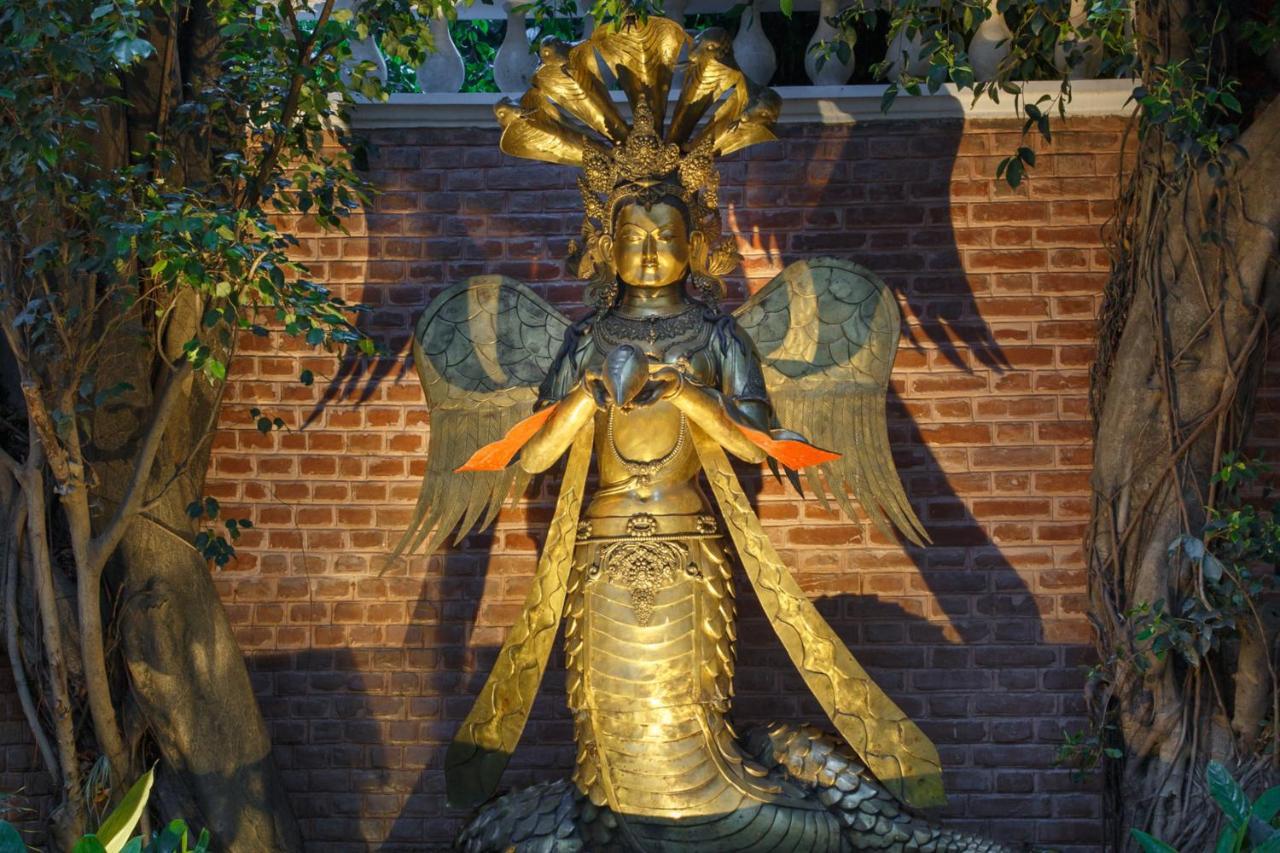 Hotel Thrive, A Tropical Courtyard カトマンズ エクステリア 写真