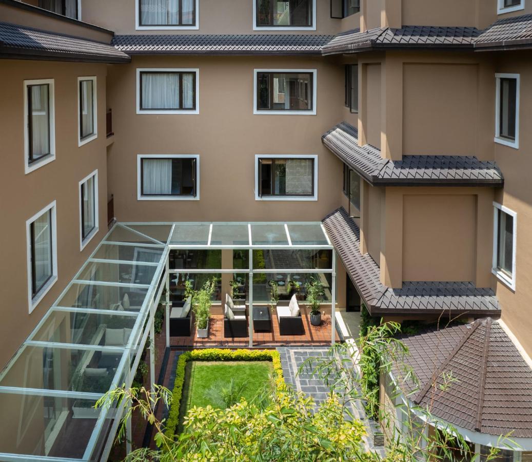 Hotel Thrive, A Tropical Courtyard カトマンズ エクステリア 写真