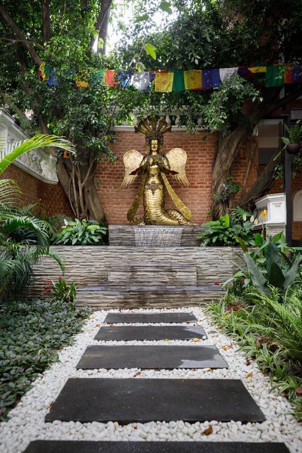 Hotel Thrive, A Tropical Courtyard カトマンズ エクステリア 写真