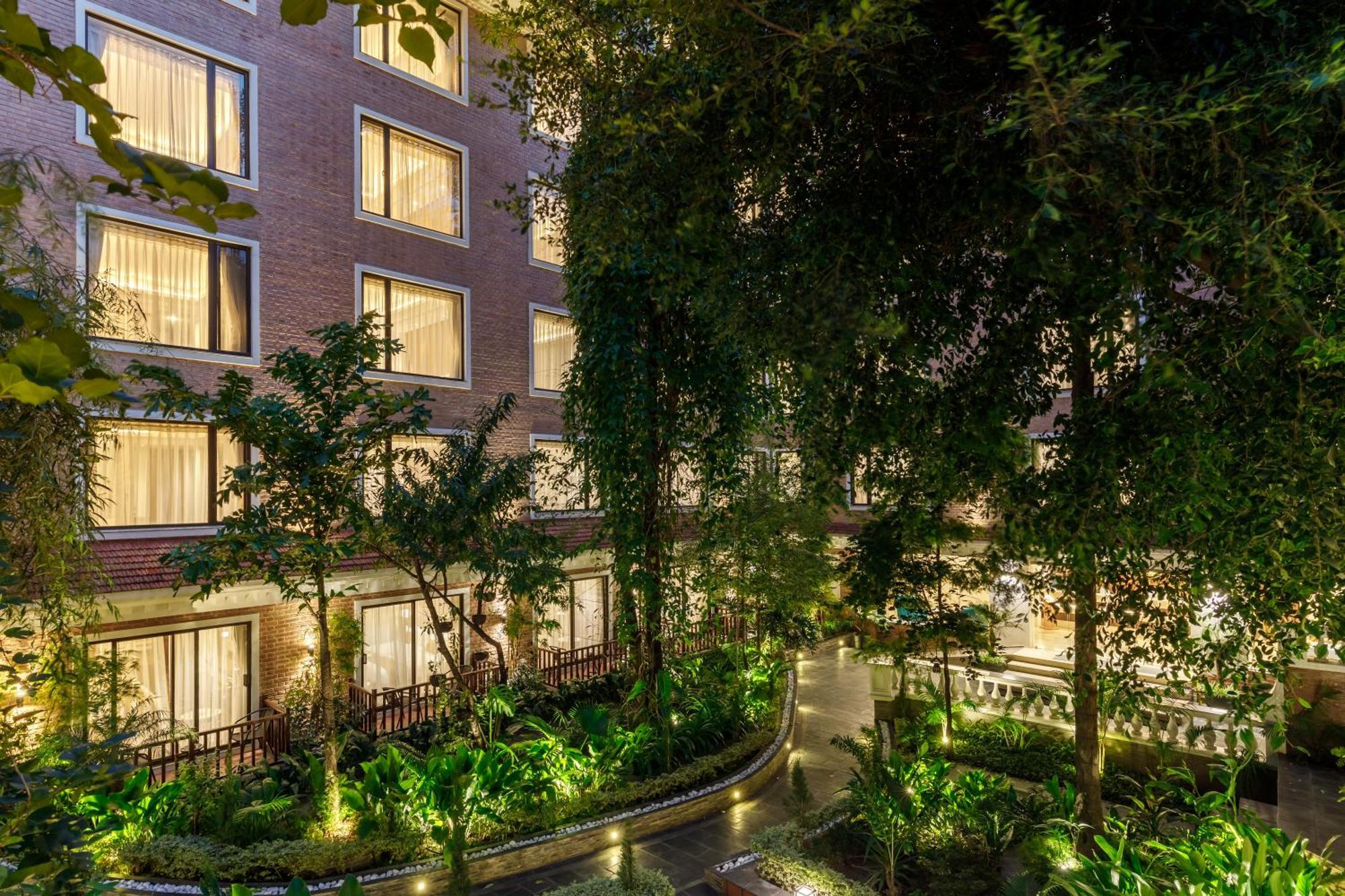 Hotel Thrive, A Tropical Courtyard カトマンズ エクステリア 写真